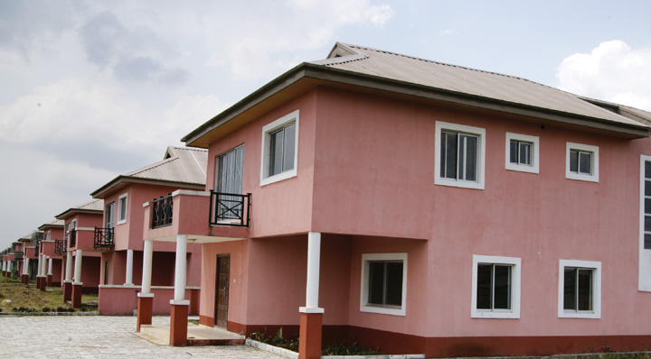 FG Signs N13bn Mortgage Refinancing MoU on Workers’ Housing<br />
<b>Deprecated</b>: strip_tags(): Passing null to parameter #1 ($string) of type string is deprecated in <b>/var/www/vhosts/economicconfidential.com/httpdocs/wp-content/themes/Newspaper/loop-single.php</b> on line <b>64</b><br />
FG Signs N13bn Mortgage Refinancing MoU on Workers’ Housing
