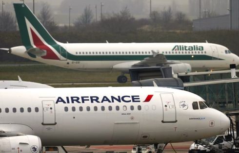 An Alitalia plane passes an Air France plane on the tarmac of Charles de Gaulles International Airport in Roissy near Paris, January 8, 2013. REUTERS/Charles Platiau