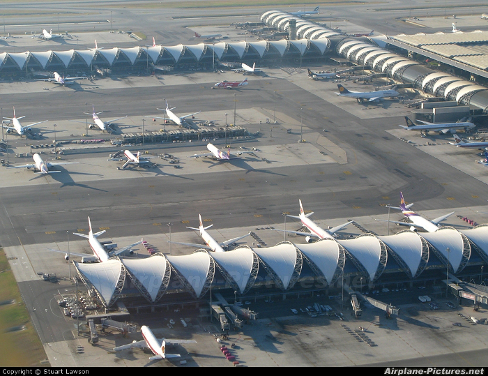 Thailand Airport runway cracks, 134 flights rescheduled