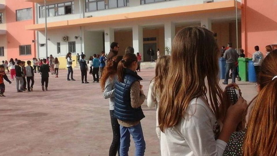 Greece Bans Mobile Phones in Schools