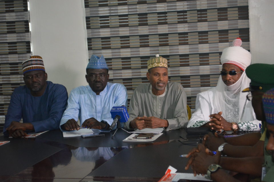 Academia, Businessmen Back Border Closure