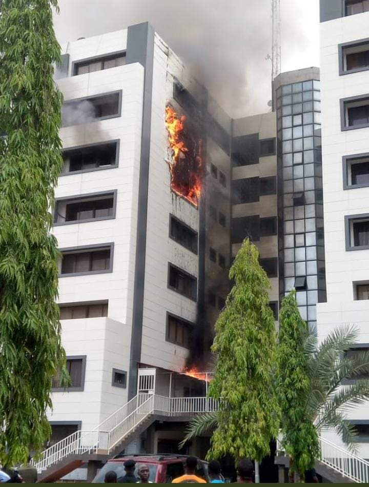 Breaking: Fire guts Treasury House.<br />
<b>Deprecated</b>: strip_tags(): Passing null to parameter #1 ($string) of type string is deprecated in <b>/var/www/vhosts/economicconfidential.com/httpdocs/wp-content/themes/Newspaper/loop-single.php</b> on line <b>64</b><br />
Breaking: Fire guts Treasury House.
