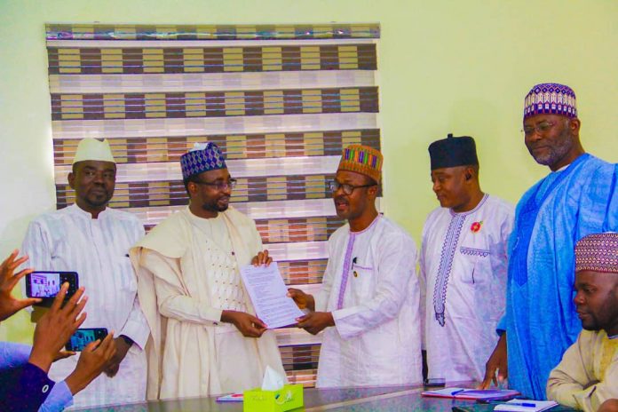 NITDA DG Kashifu Inuwa Receives Communique After Digital Journalism Workshop at PRNigeria Centre Kano