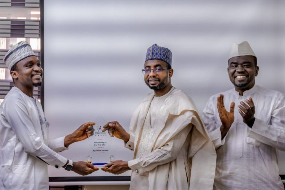 NADIR Cordinator Dahiru Lawal presents ICT Personality of the Year Award to DG NITDA Mal Kashifu Inuwa at PRNigeria Centre Kano, while IMPR Boss Yushau Shuaib Watches on