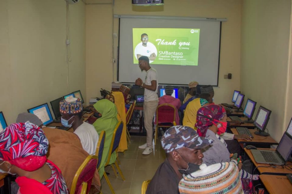 PRNigeria, Penlight Centre Train Youths On Graphics Design