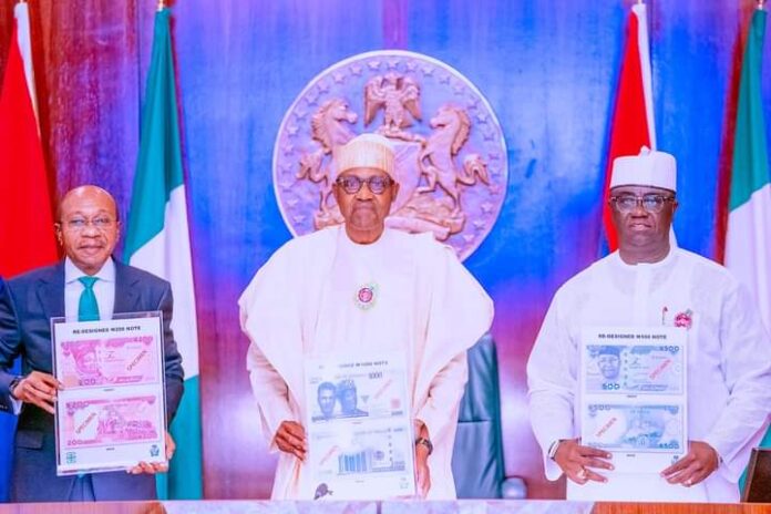 (L-R) The Central Bank of Nigeria(CBN) Governor, Godwin Emefiele, President Muhammadu Buhari and the Minister of State for Finance, Budget and National Planning, Prince Clem Agba, unveiling the new naira notes to Nigerians