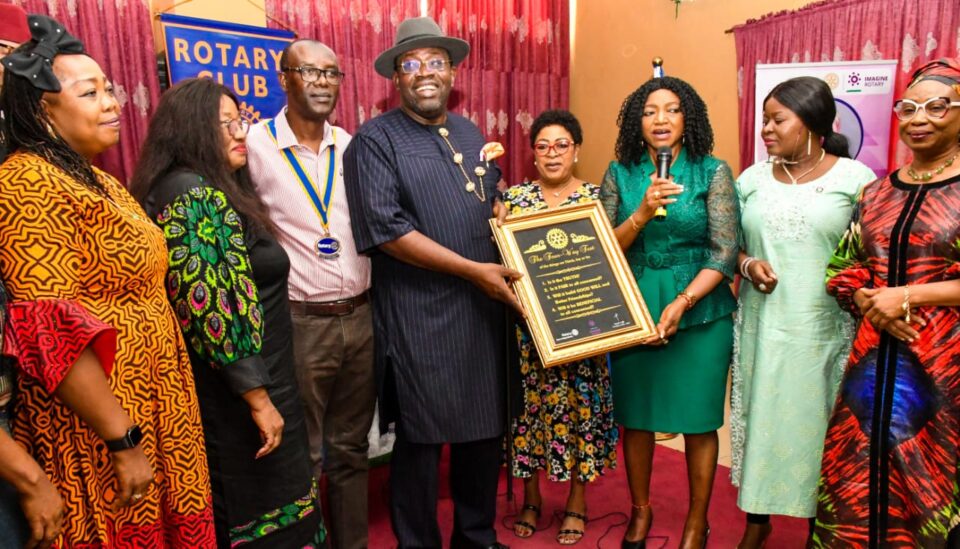 Senator Dickson Urges CBN to Leave Naira Redesign to Next Government<br />
<b>Deprecated</b>: strip_tags(): Passing null to parameter #1 ($string) of type string is deprecated in <b>/var/www/vhosts/economicconfidential.com/httpdocs/wp-content/themes/Newspaper/loop-single.php</b> on line <b>60</b><br />
Senator Dickson Urges CBN to Leave Naira Redesign to Next Government