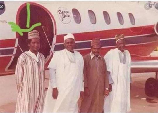 Aliko Dangote, Alh Sunusi Alhassan Dantata (his Grand Father that gave him 500,000 naira), Alh Hassan Sunusi Dantata (his Uncle) and a family member